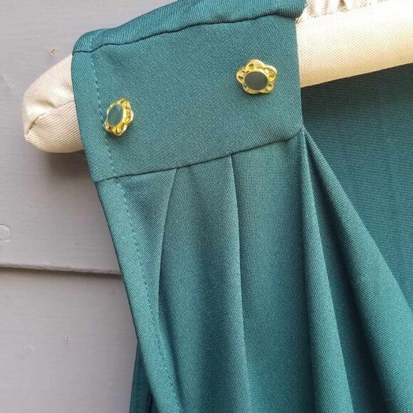 Adrianna Vittadini Forest Green Sleeveless Top with Gold Button Accents size L - Picture 7 of 10